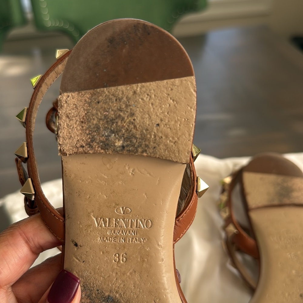 Valentino Garavani
Rockstud Caged Leather Ankle Strap Sandals - Picture 8 of 9